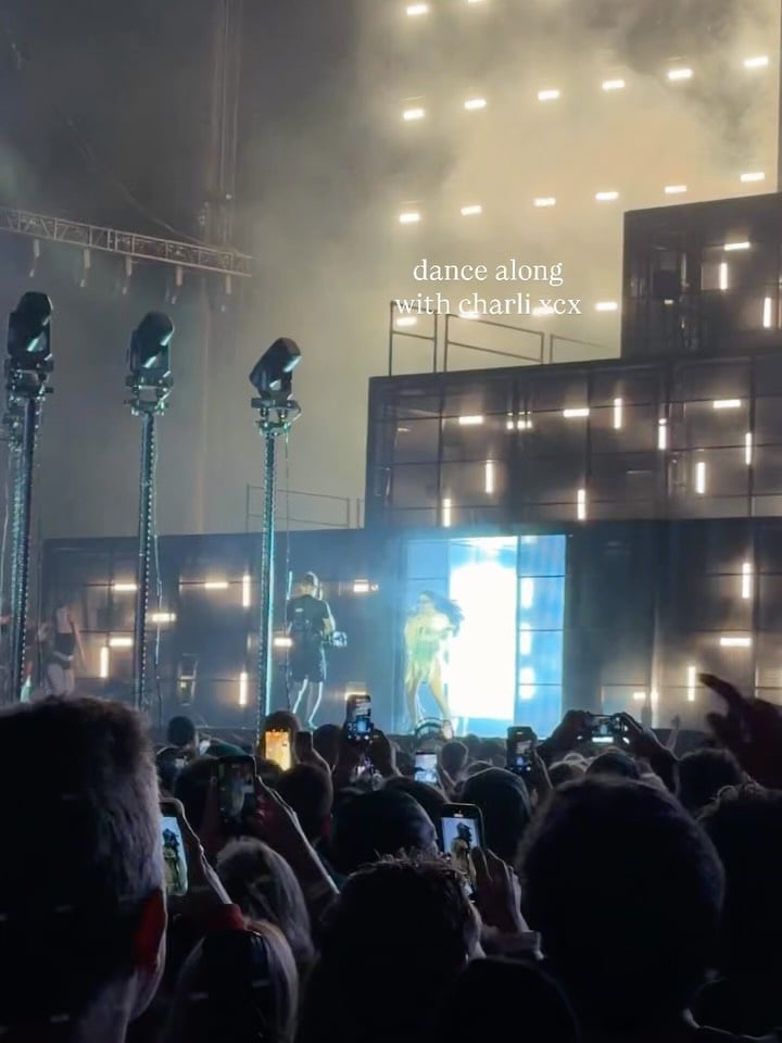Charli XCX performance 1