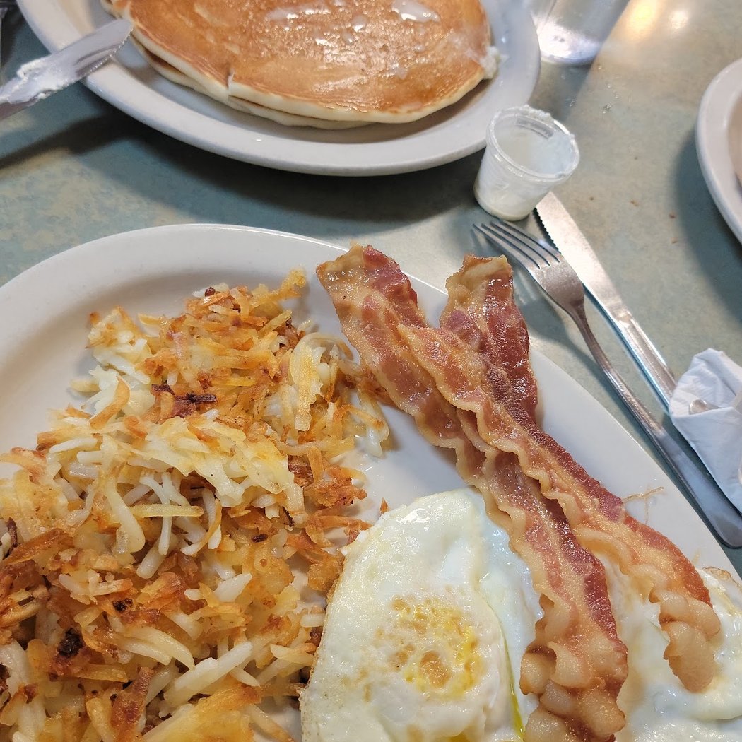The Hungry Fox Restaurant & Country Store 3