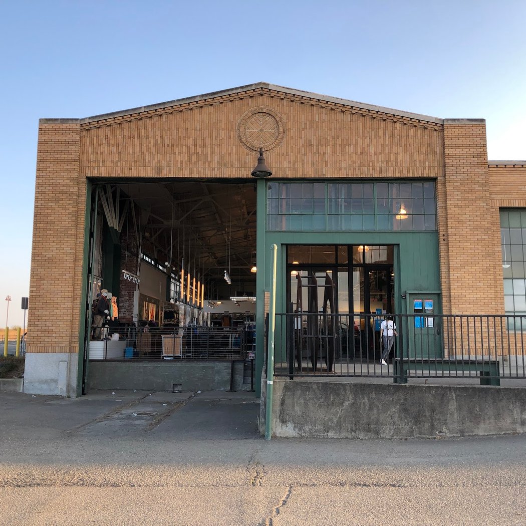 Mountain Hardwear Employee Store 2