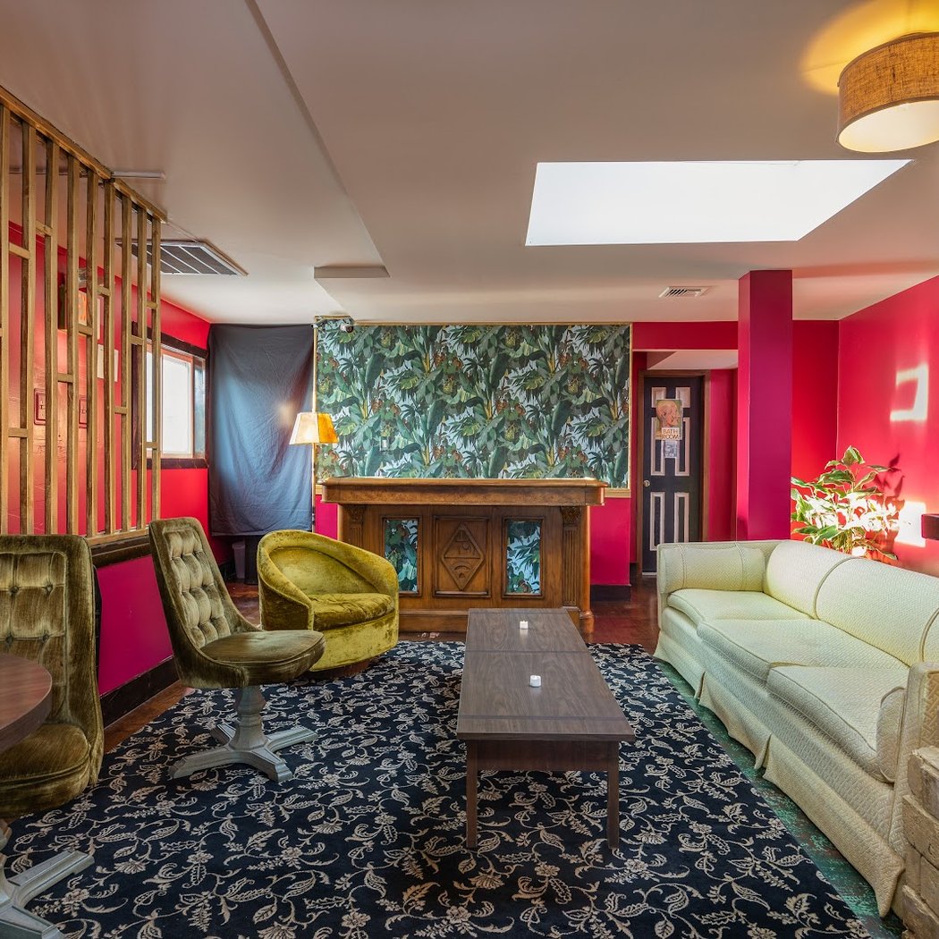 The Avalon Lounge 1