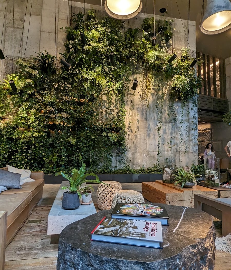 Lobby Lounge 4