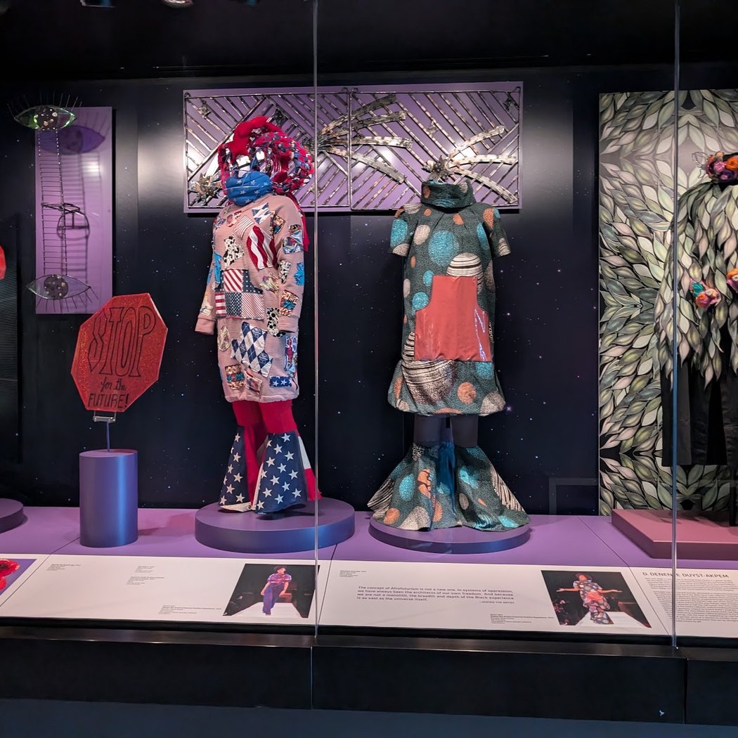 Guided Tour through the SFO Museum 1