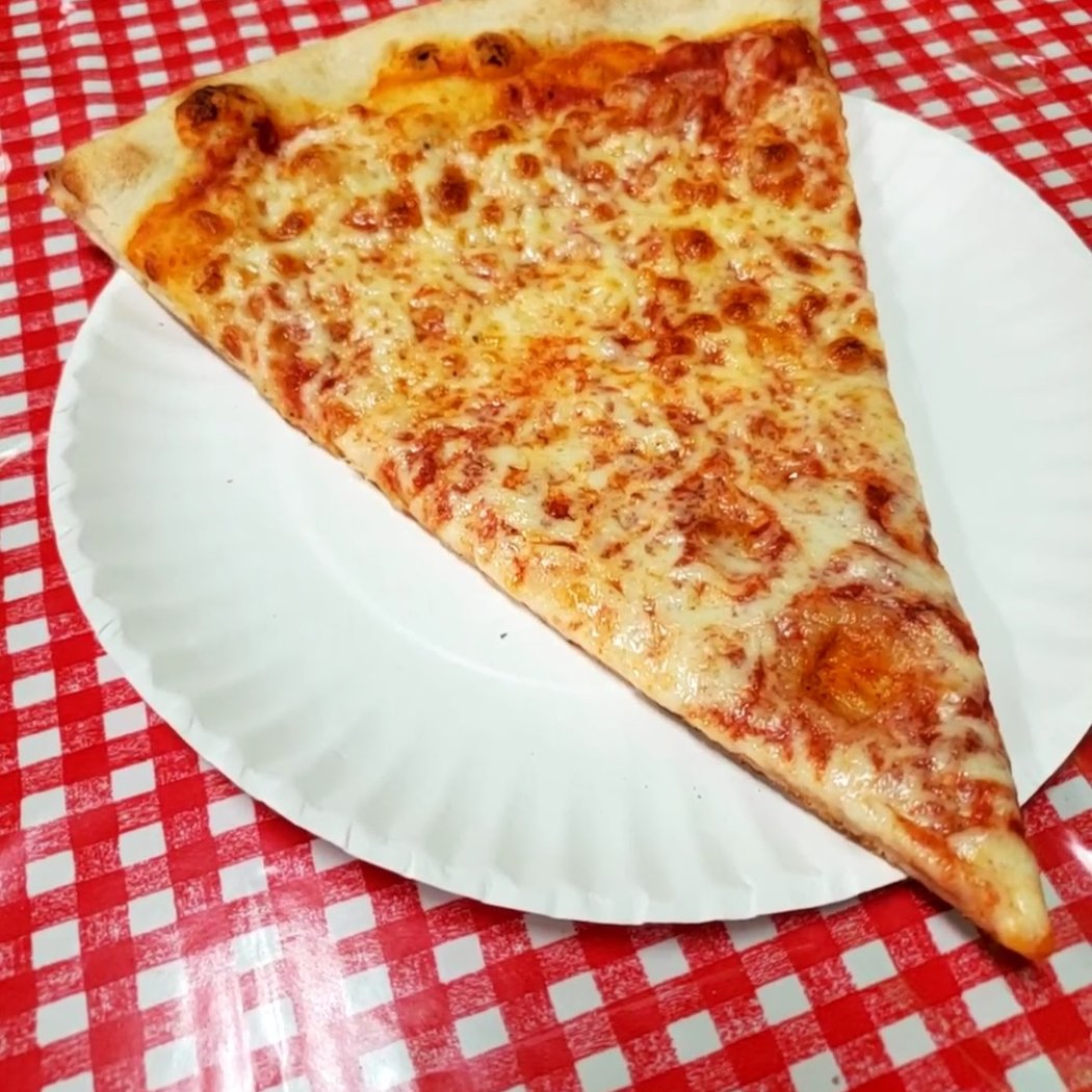 Luna's Pizzeria & Restaurant la 13 2