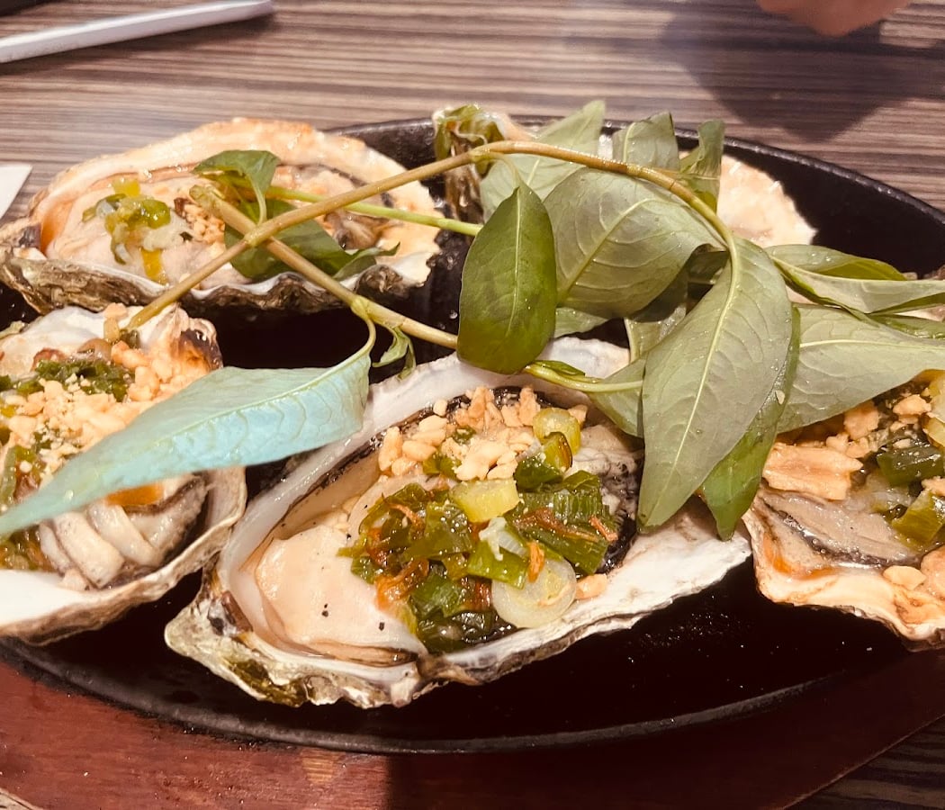 Dong Que Restaurant 1