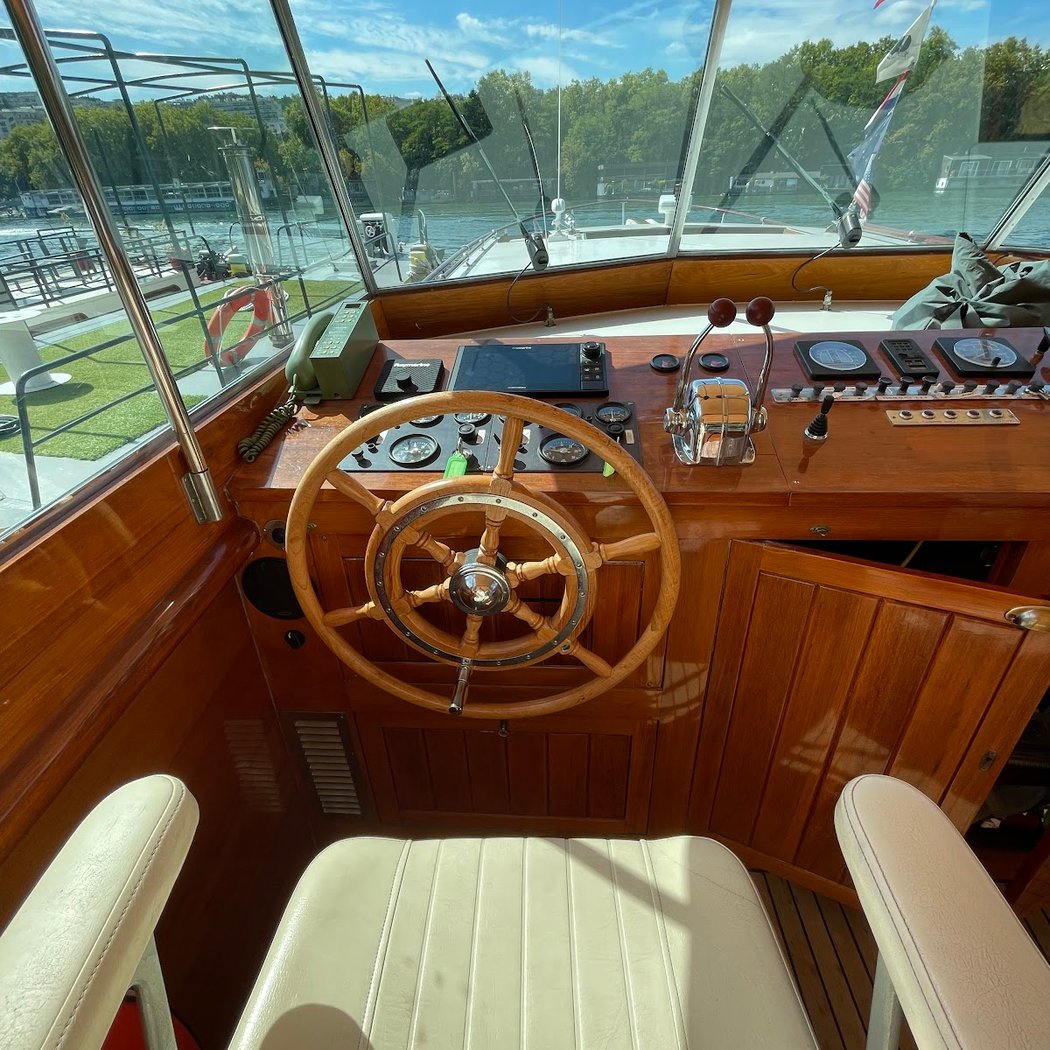 Dolce Vita Yacht - Private Seine River Cruise Paris 2