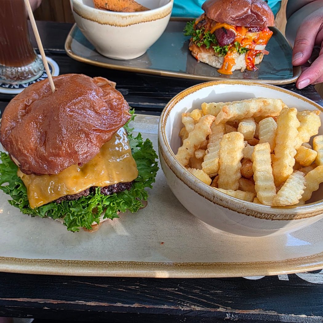 Forty Four Burger & Bar 3