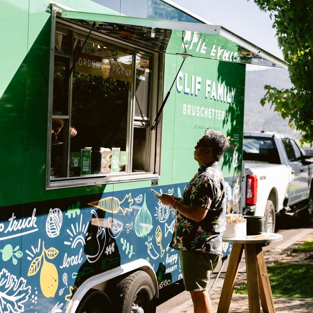 Sip & Support: The Veraison Project and Association of African American Vintners + Street Food Menu & Live Music 2