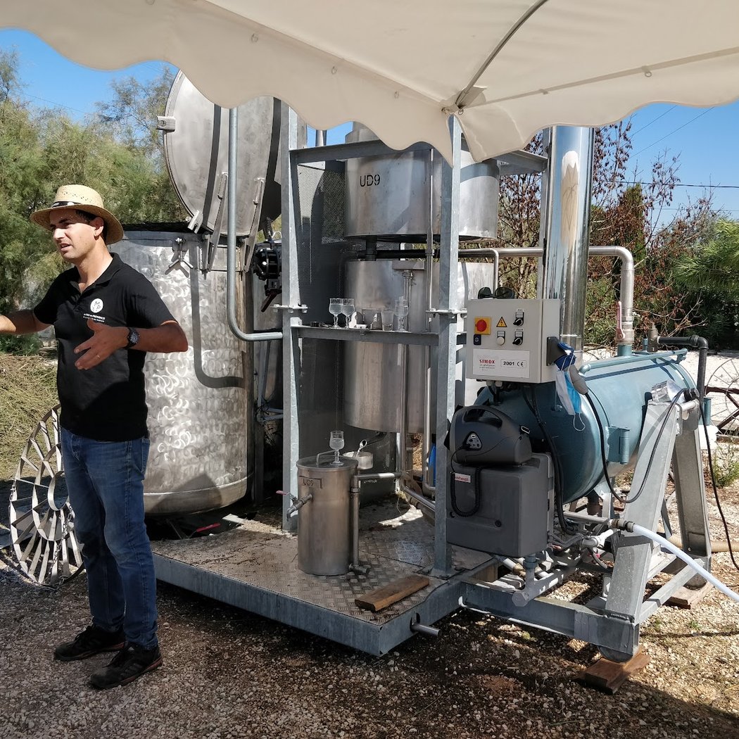 un MAS en PROVENCE Distillerie d'huiles essentielles BIO & Cosmétique en Occitanie 1