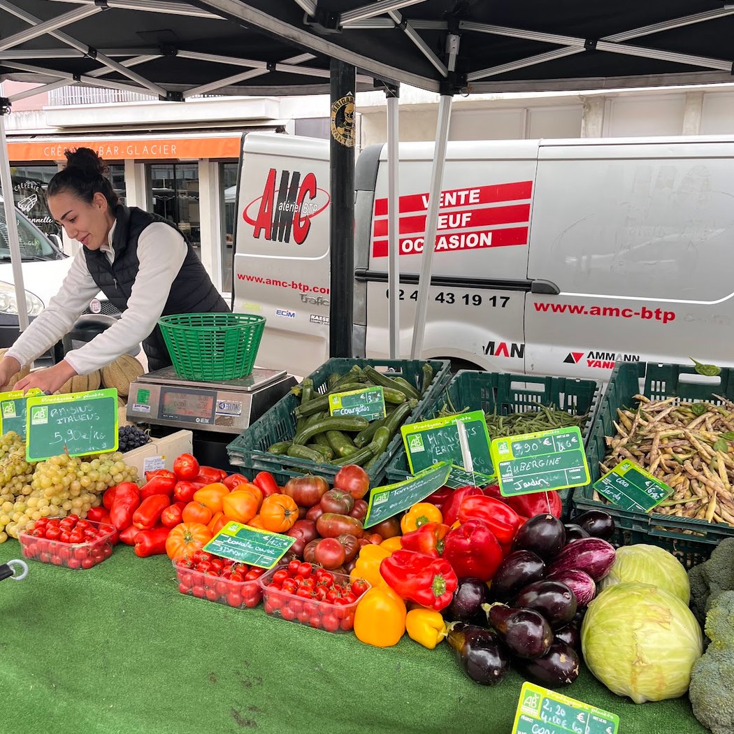 Marché du Champ de Mars 1
