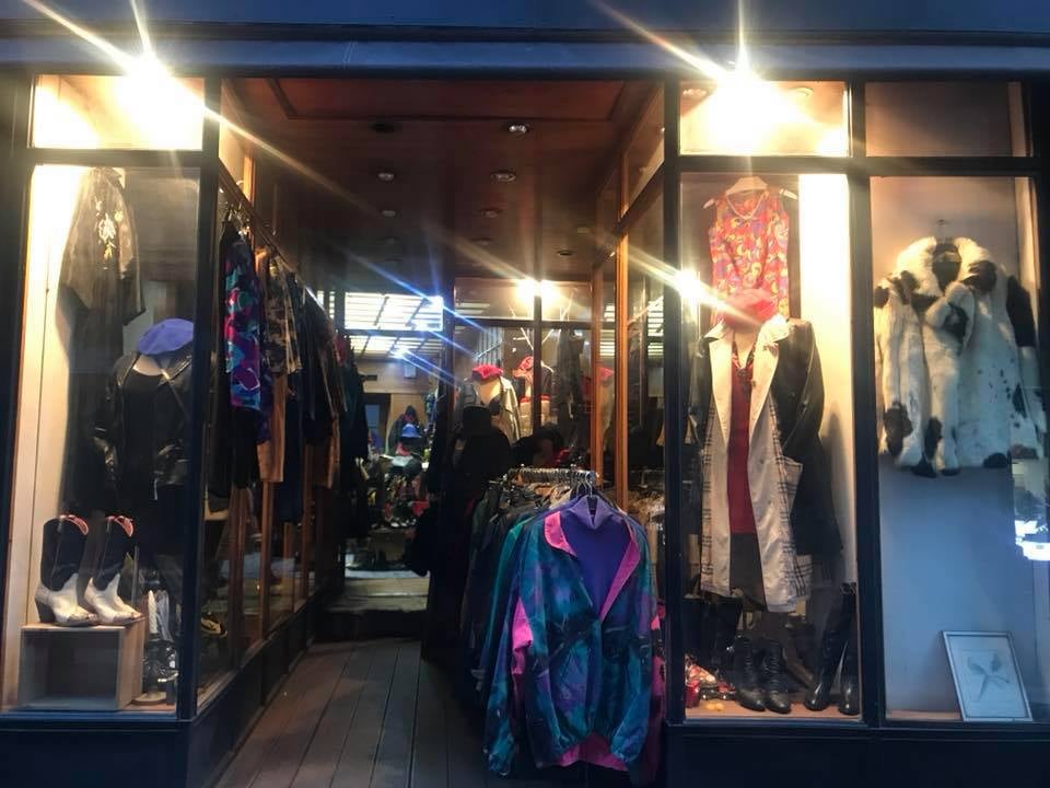 Out Of Space Vintage Shop 2