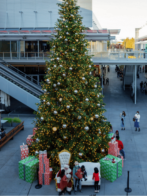 Visits with Santa at the Square 2