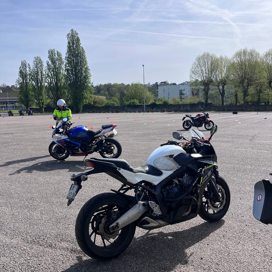 Anti Pilote De Ligne Droite Training Motorcycle Maniabilité & Pilotage 3