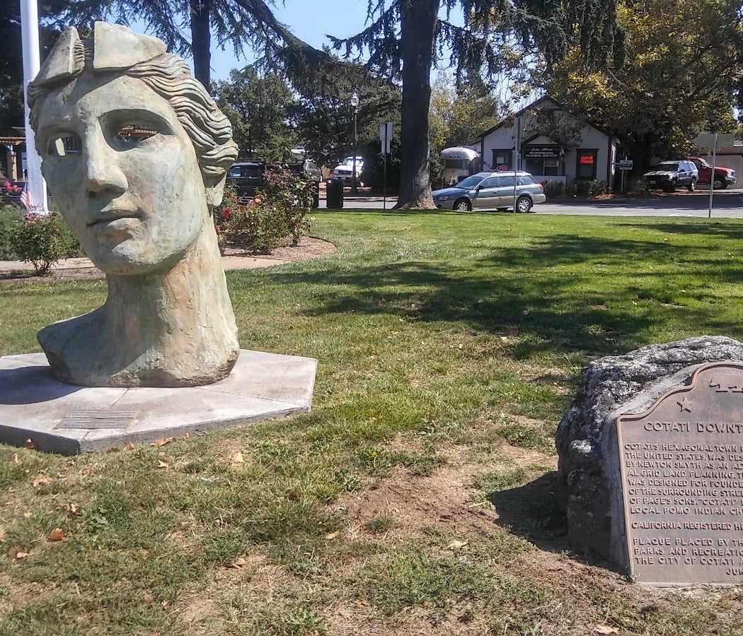 La Plaza de Cotati 3