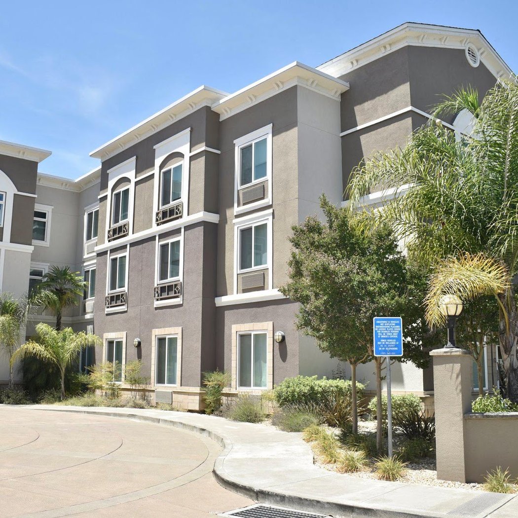 Holiday Inn Express Windsor Sonoma Wine Country by IHG 2