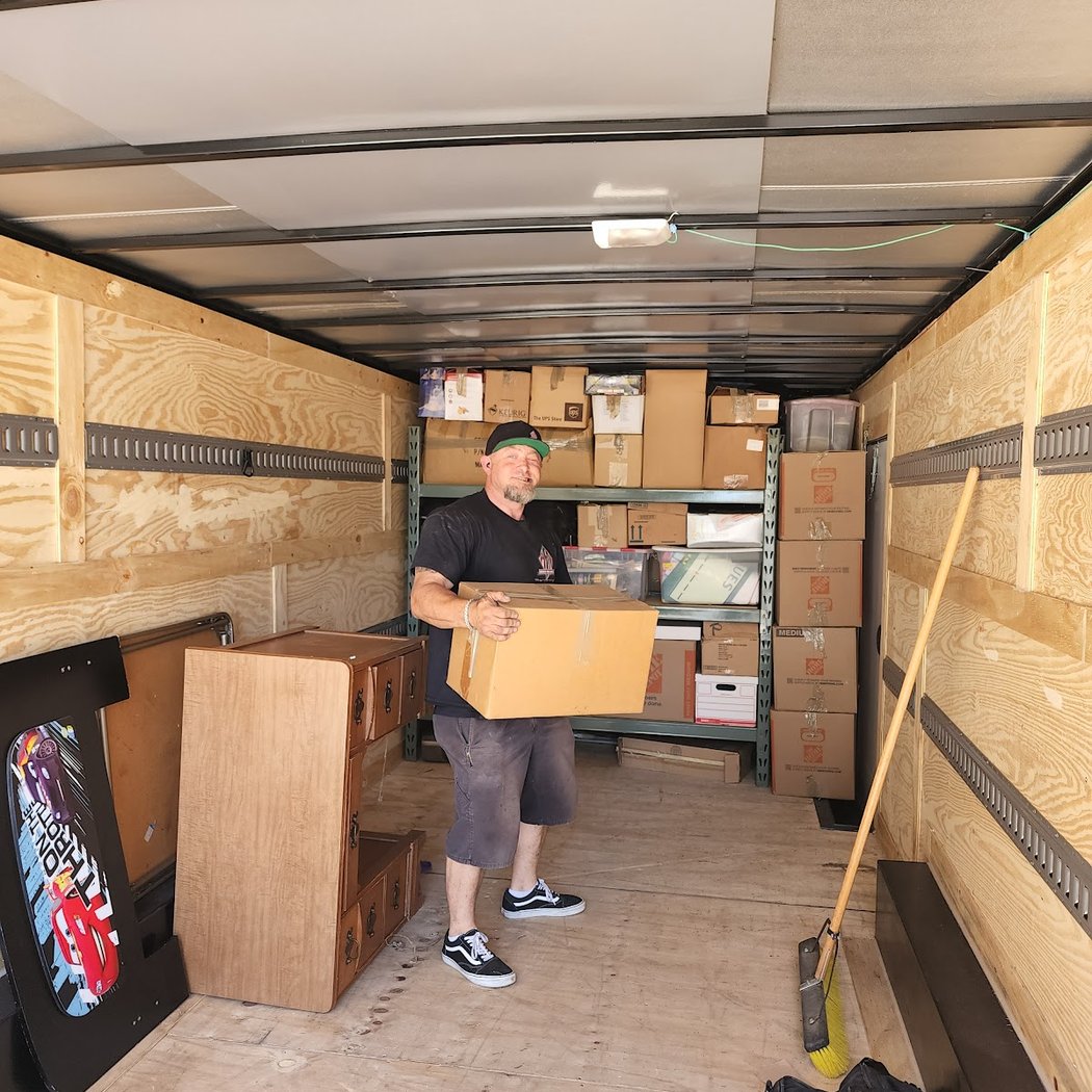 Hassle Free Movers (Moving Company) 2
