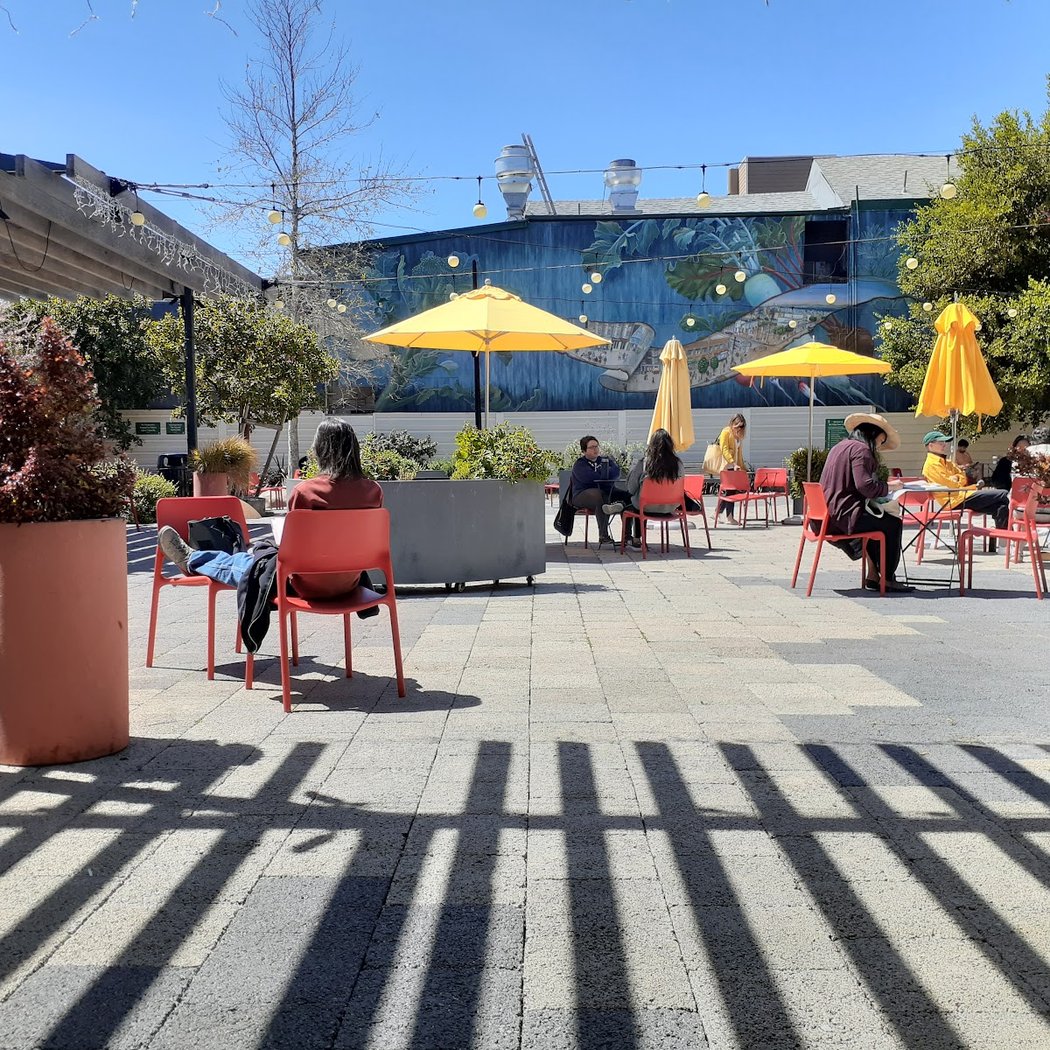 Sunday Music in the Square: The Out of Town Couple 3