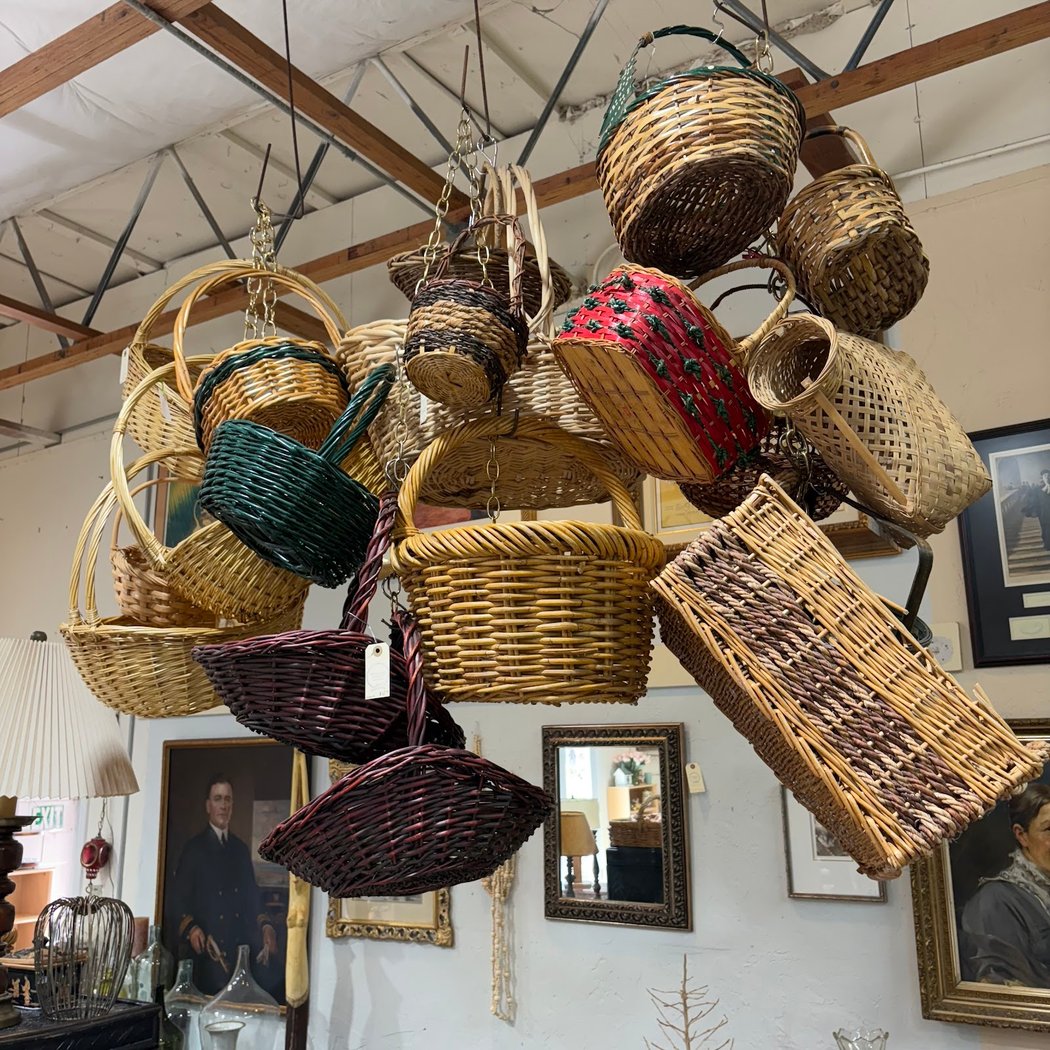 Reclaimed Antiques and Consignments 1