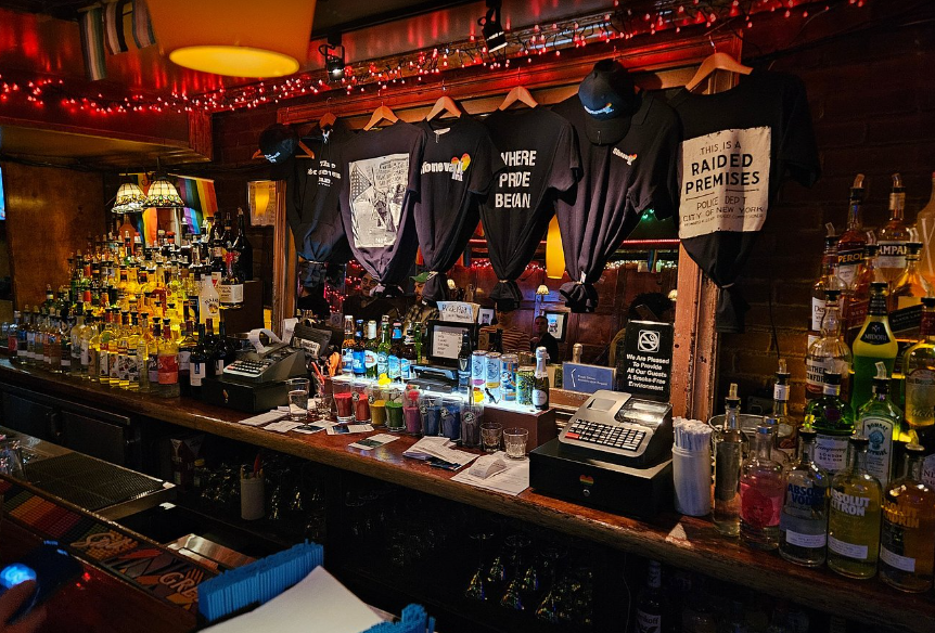THE EIGHT BALL LOUNGE 4