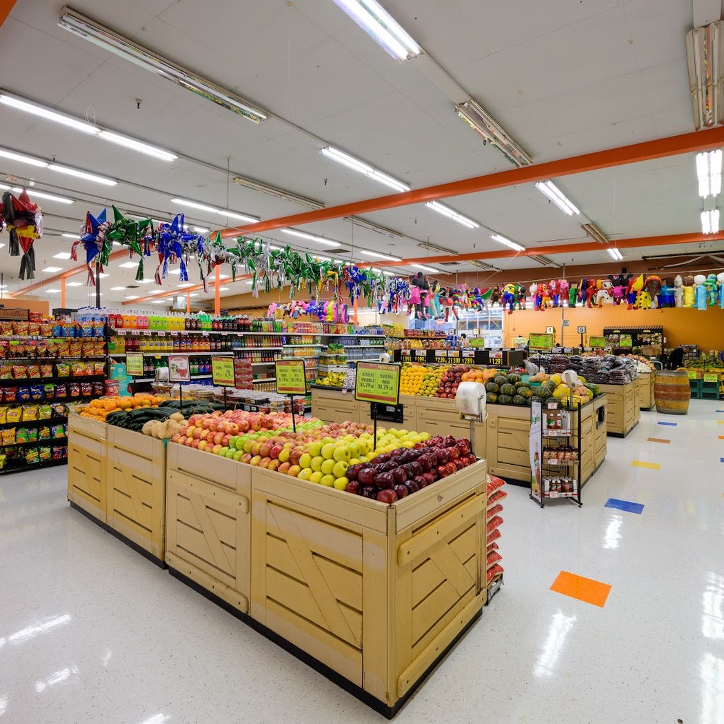 Las Montañas Supermarket 3