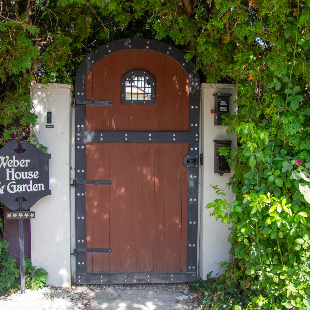 Weber House & Garden 3