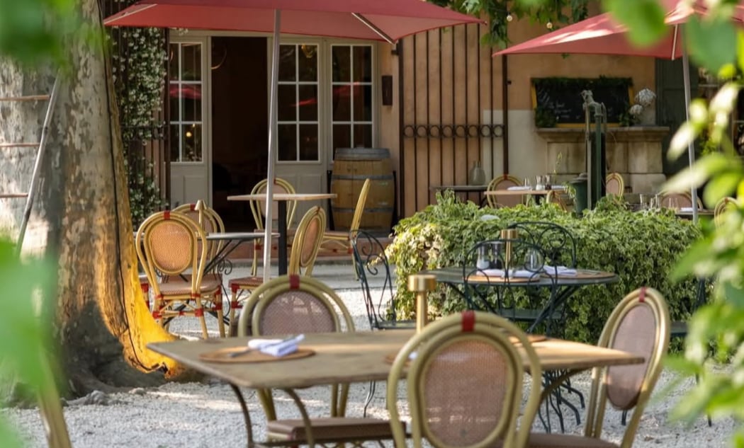 Restaurant Sous les Platanes à Lagnes 2
