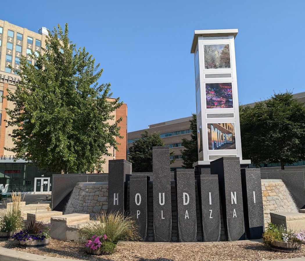 Houdini Plaza 3