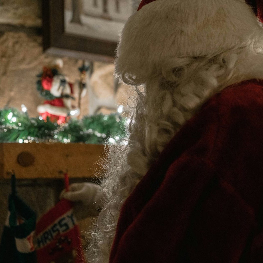 Holiday Fun with Santa, Mrs. Claus & Musical Cheer 1