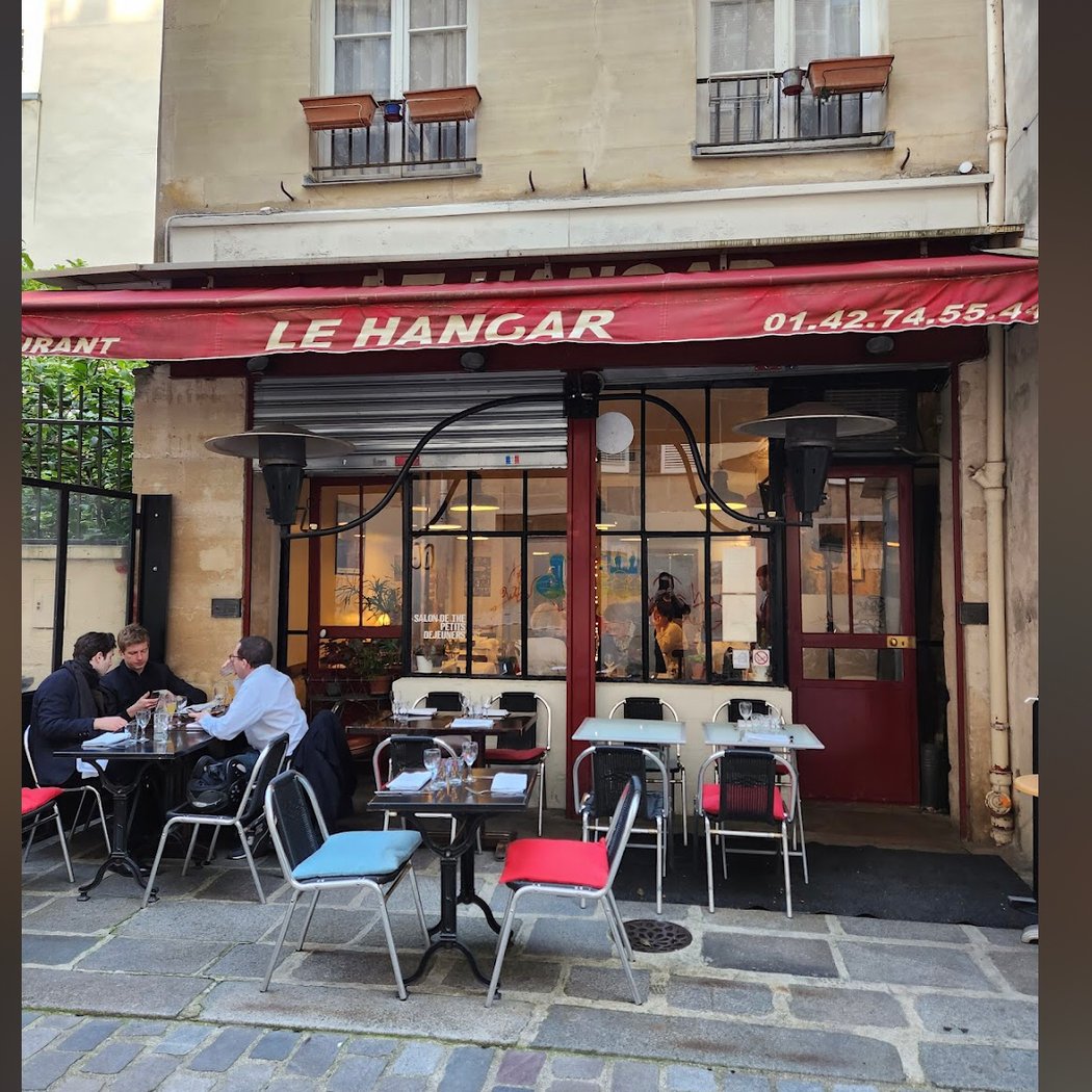 Le Hangar 2