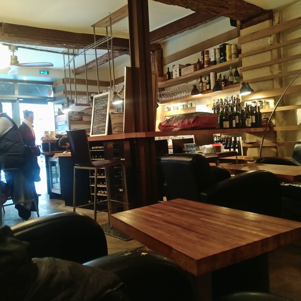 INARO Bar à vin / wine bar République 4