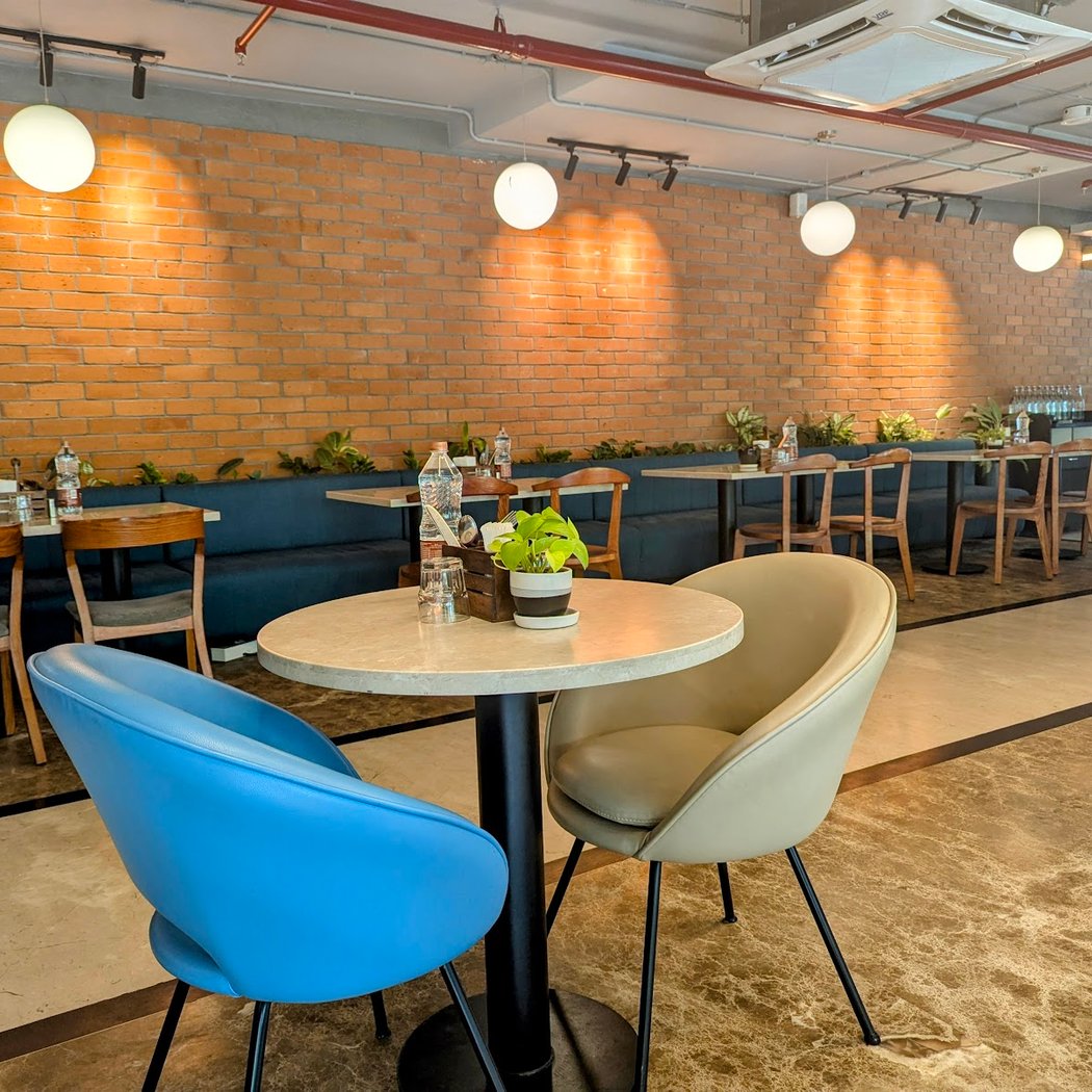 QUBE CAFE 3