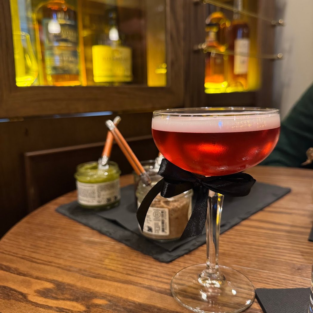 New Rose Cocktail Bar 1