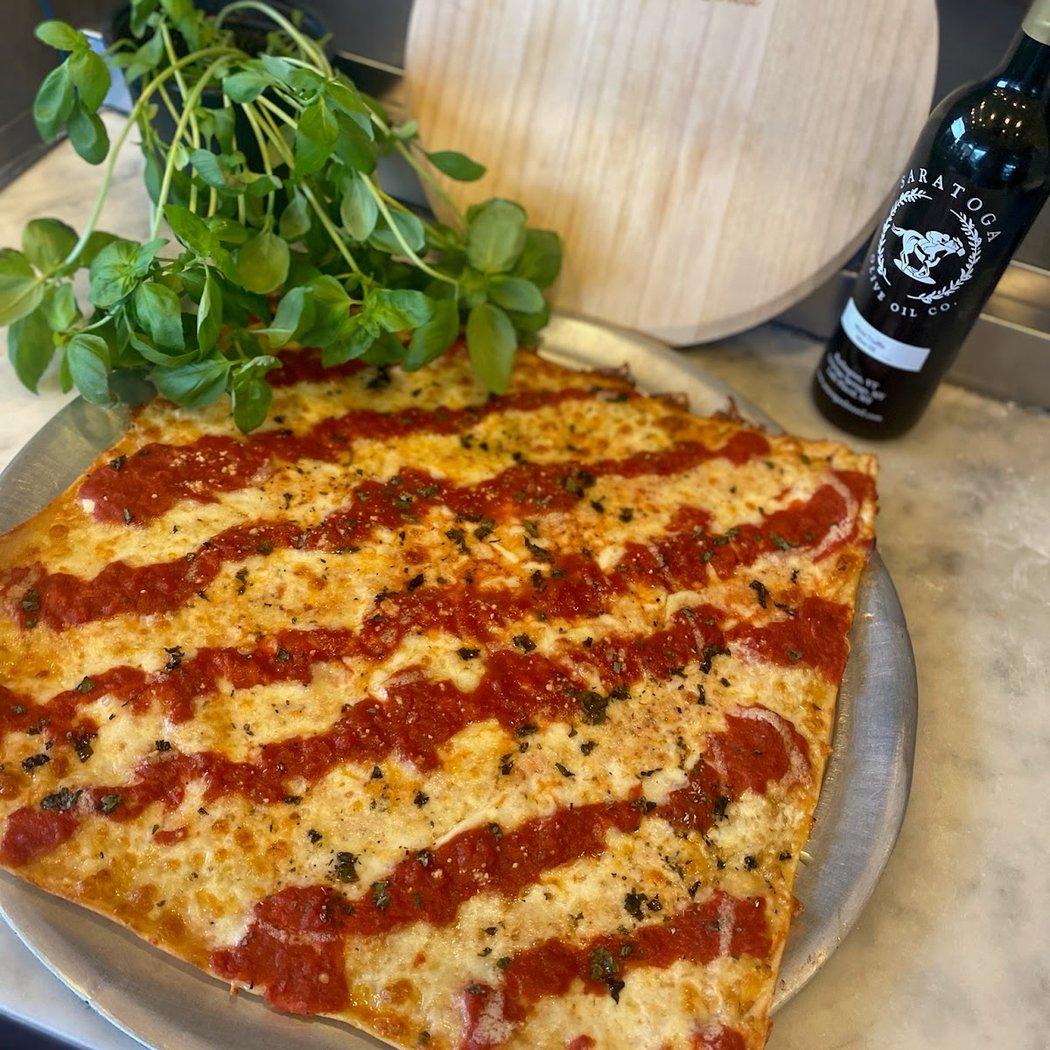 AvenUe Pizza 1