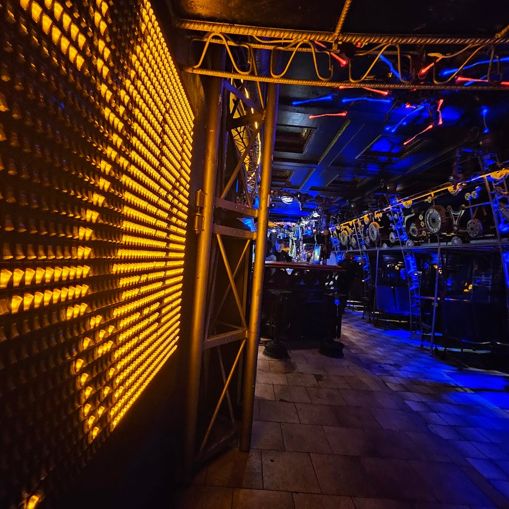 Cross Club 3