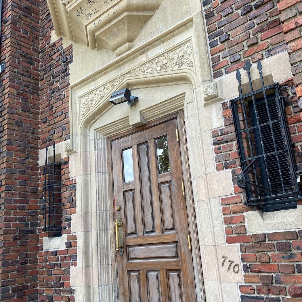 Jewish Tours Inc. Jewish Local Walking Tours in Chassidic Hasidic communities in Brooklyn NY NYC Crown Heights Williamsburg 3