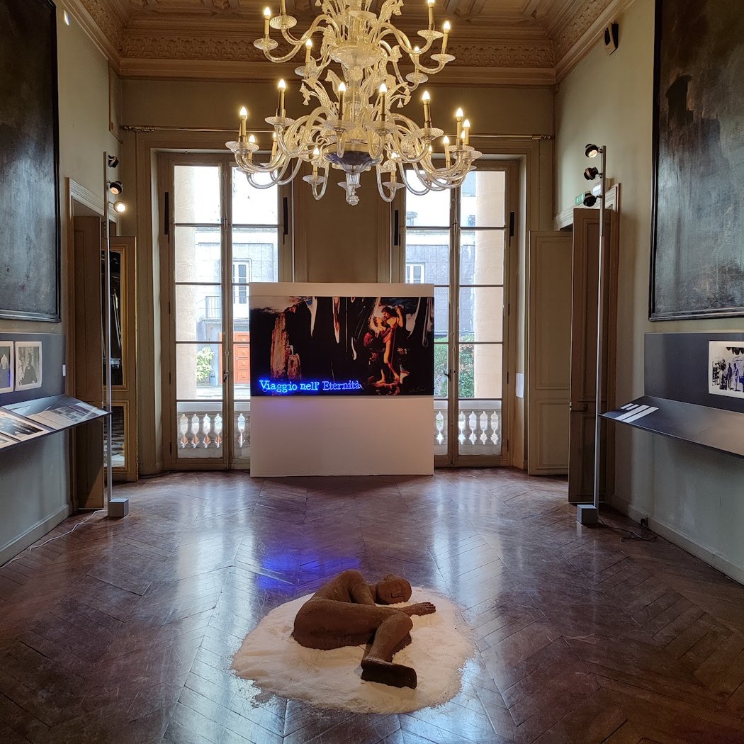 Visioni del corpo : Maurizio Cattelan, avec Aterballetto et Nicolas Ballario 1