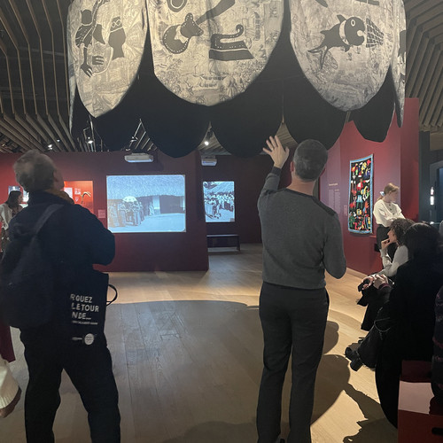 Visite de l'exposition Bénin aller-retour. Regards sur le Dahomey de 1930 avec les commissaires 2