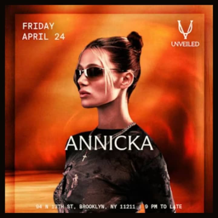 Annicka at Unveiled 1