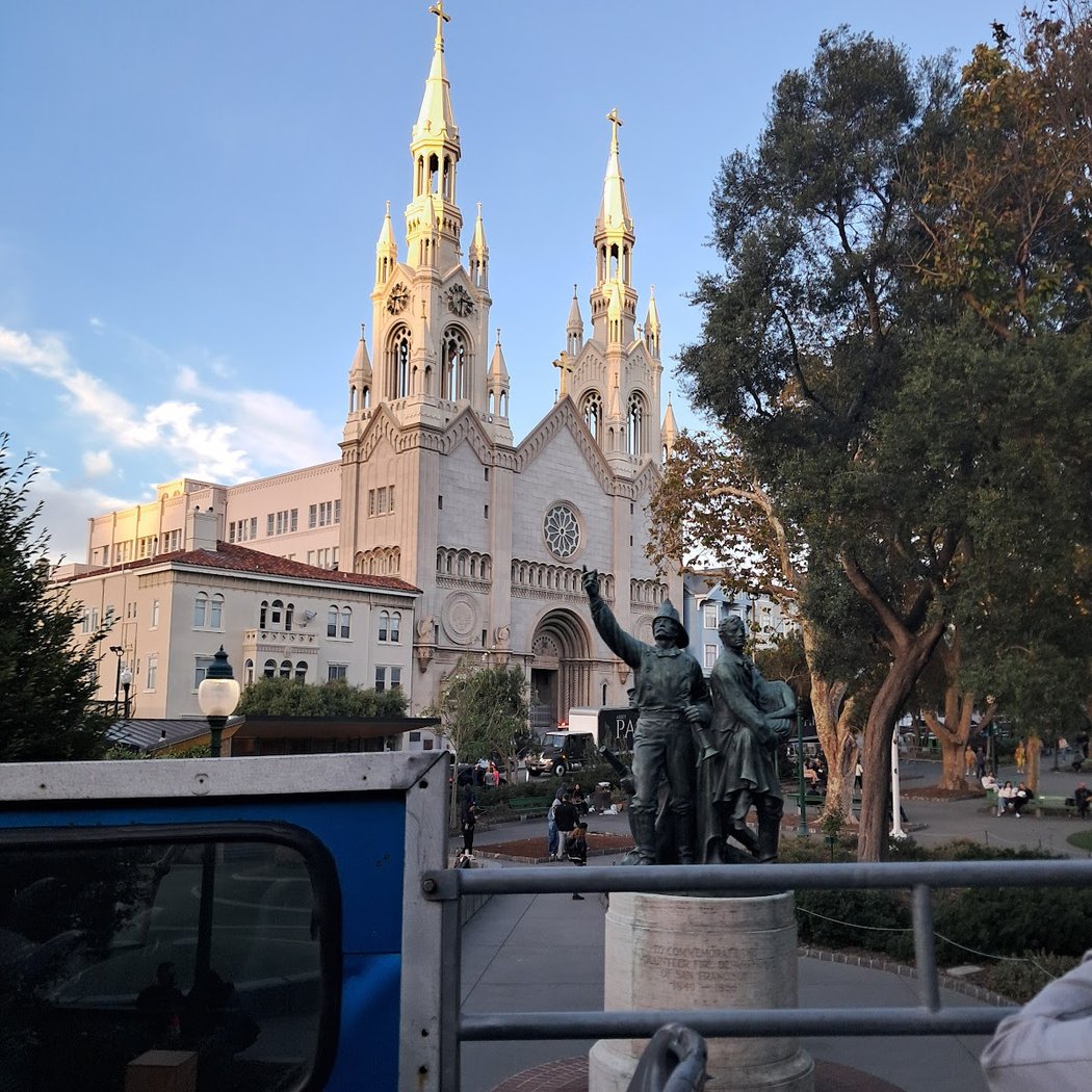 San Francisco Deluxe Sightseeing Tours 3