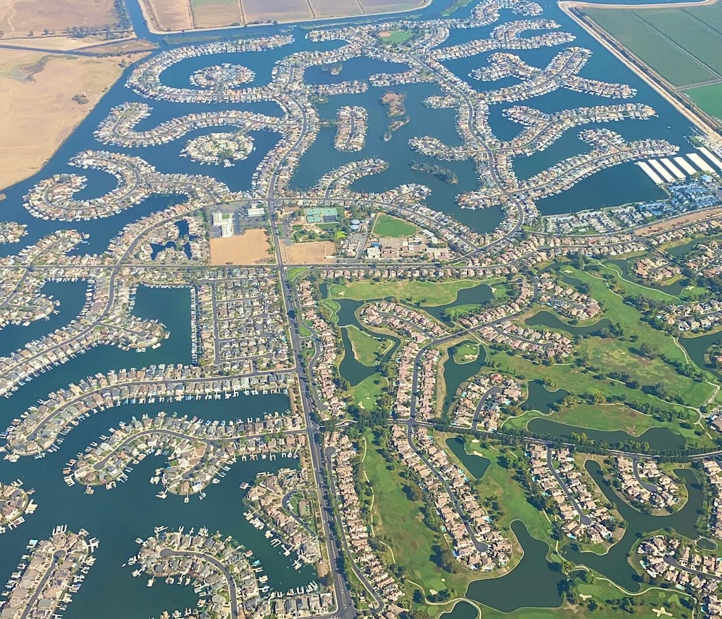 Discovery Bay Golf and Country Club 1