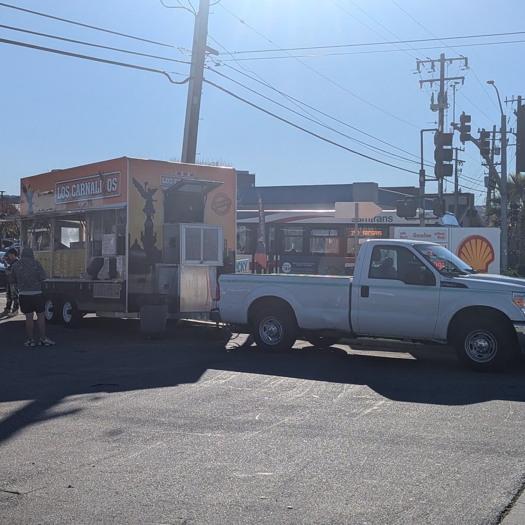 Los Carnalitos (Taco Truck) 3