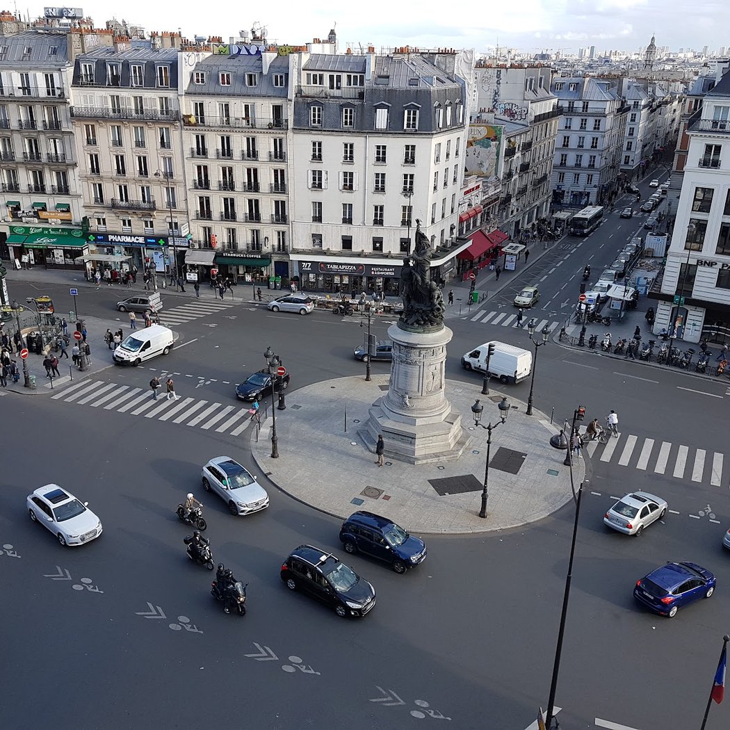 Place de Clichy 2