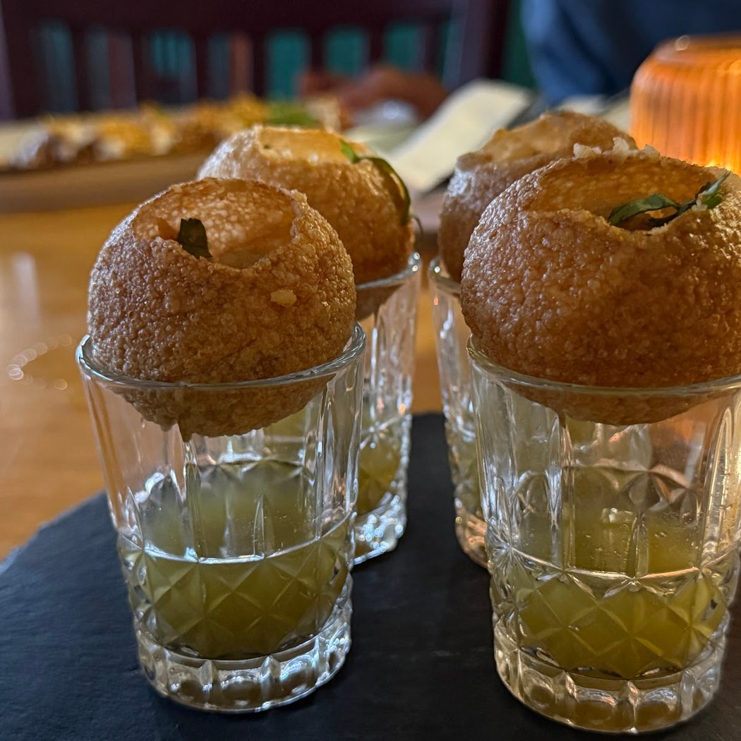 Everest Kitchen Restaurant & Bar 3