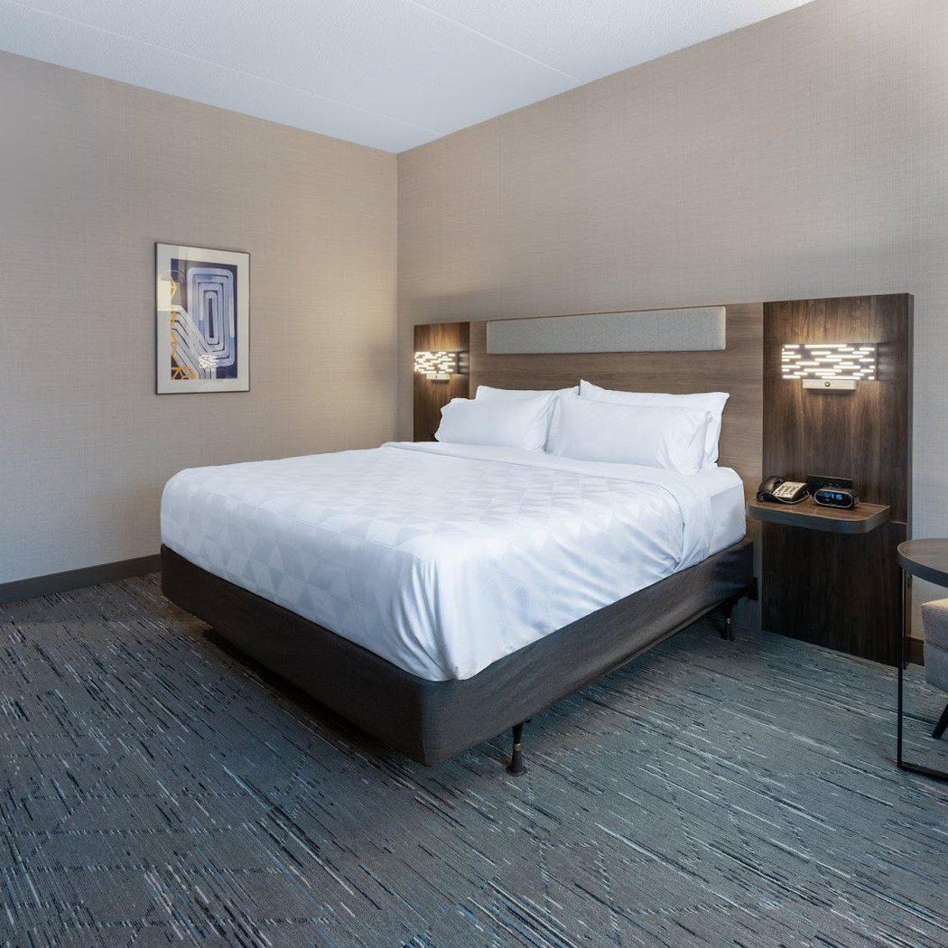Holiday Inn Express & Suites Vaughan-Southwest by IHG 2