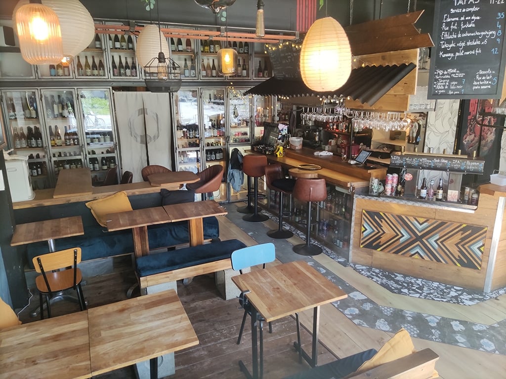 Le Petit Nakama bar 2
