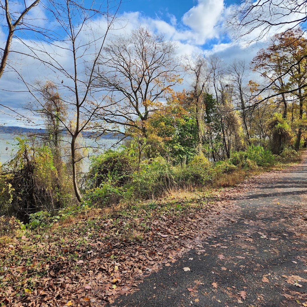 Hudson River Greenway Trailhead & Parking 2