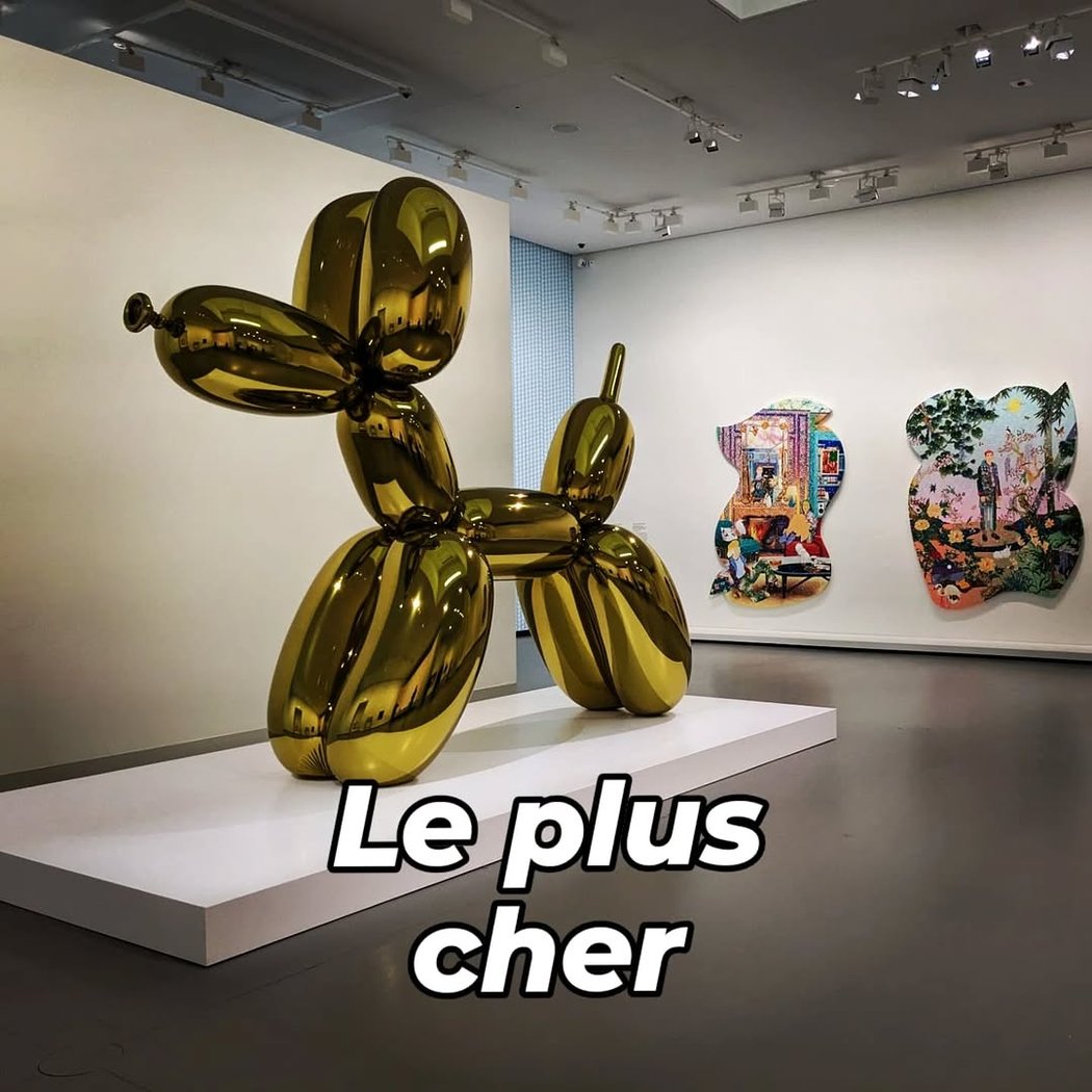 Balloon dog by Jeff Koons 1