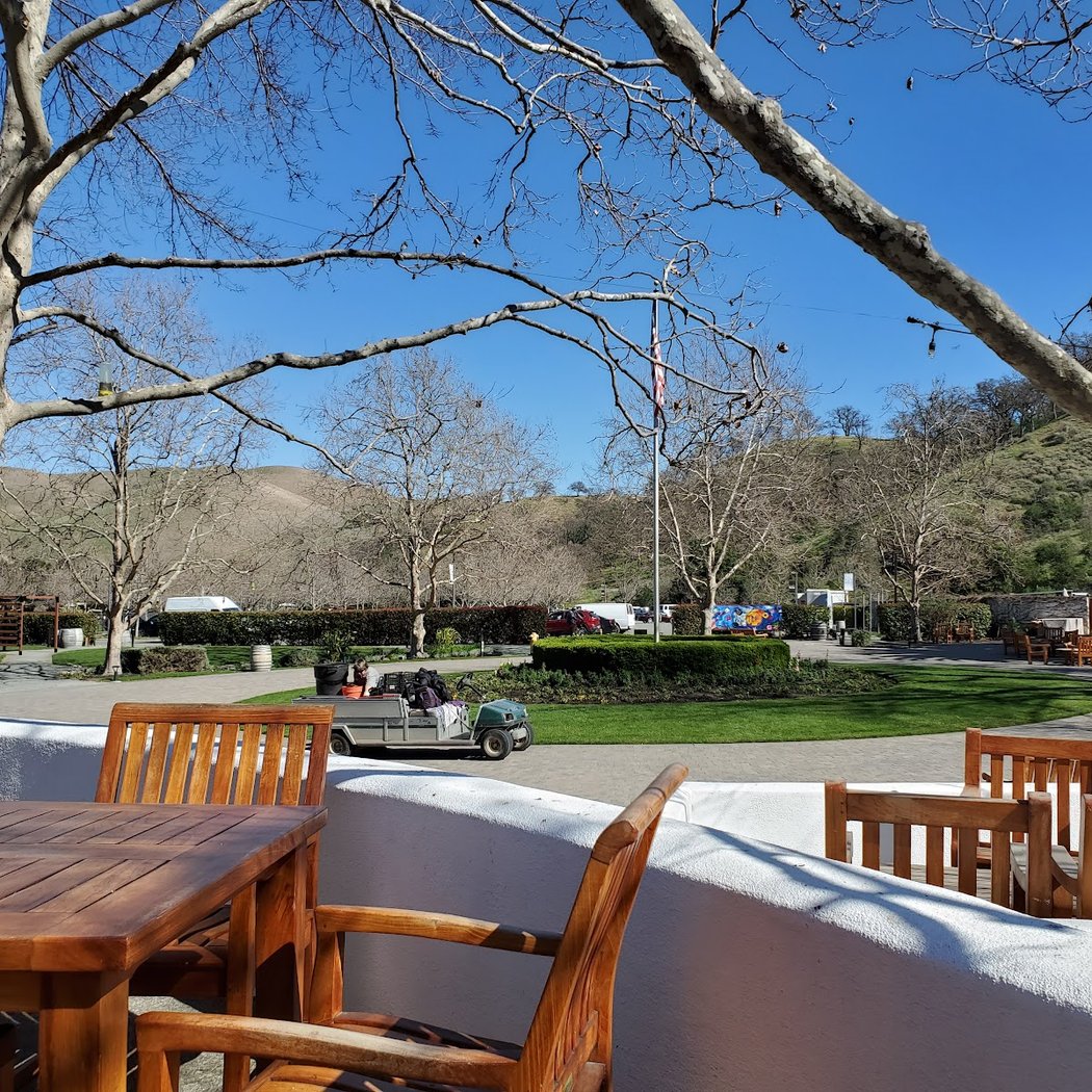 The Vineyard Table and Tasting Lounge 3