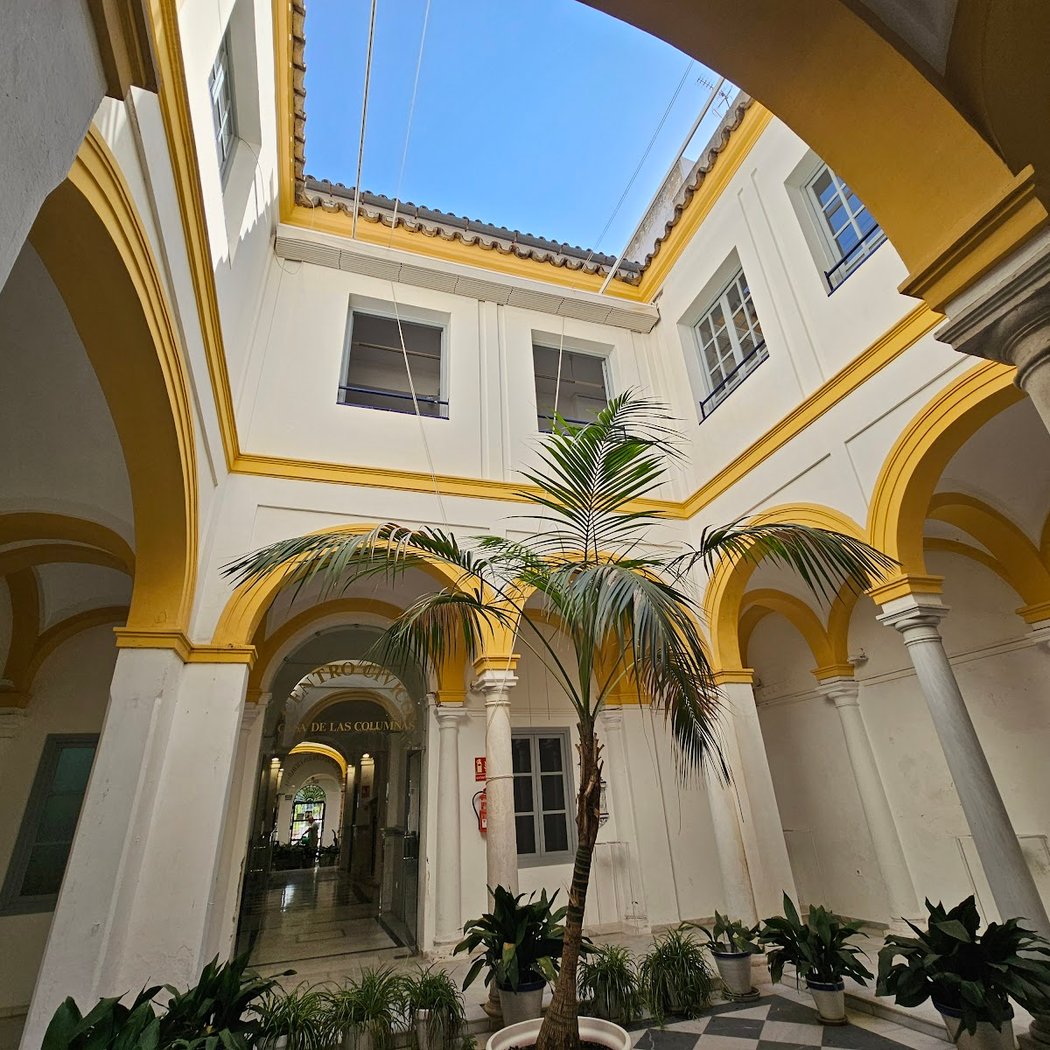 Centro Cívico La Casa de las Columnas 1