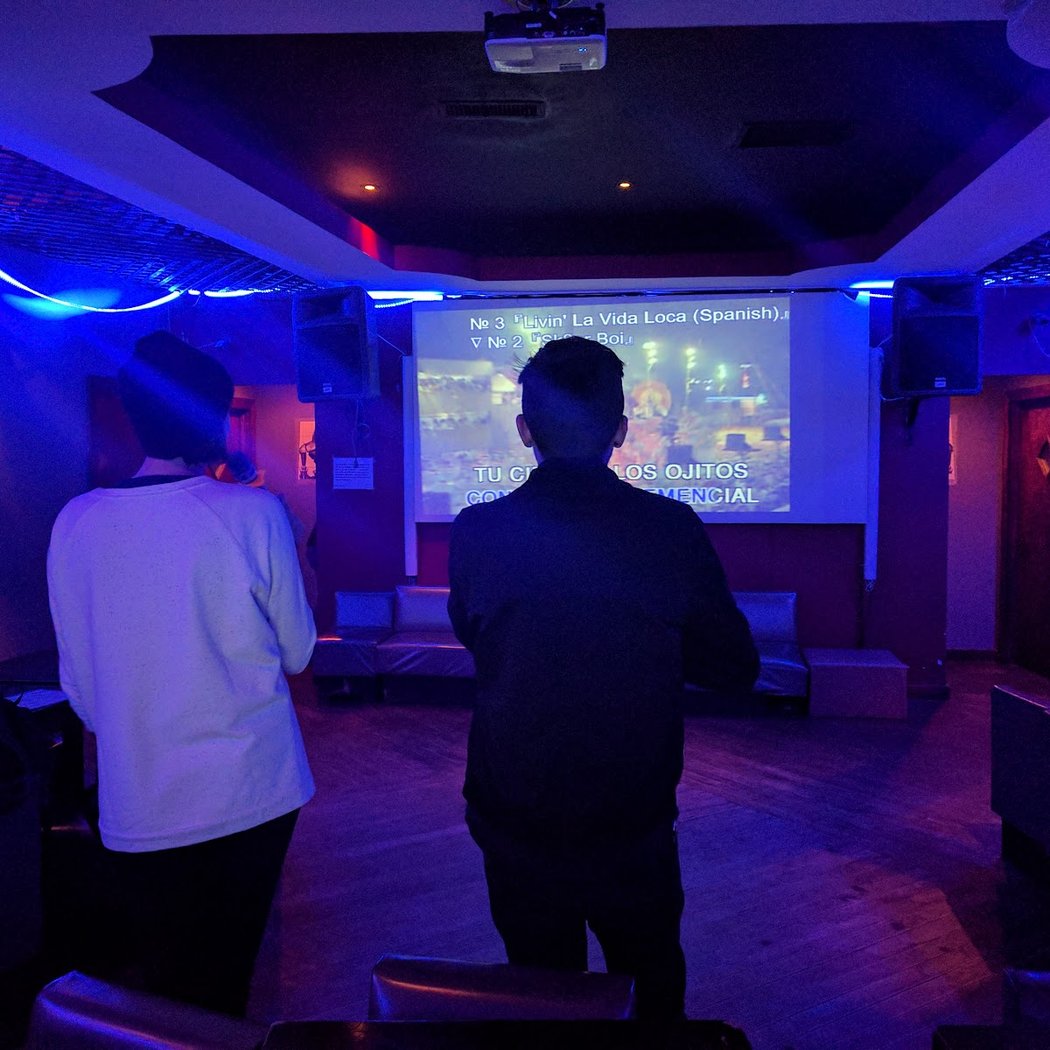 Biny Karaoke Bar & Lounge 1