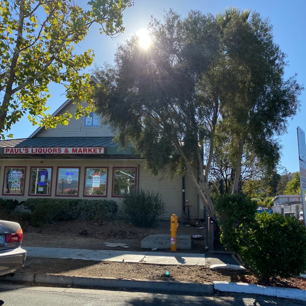 Paul's Liquor & Market 2